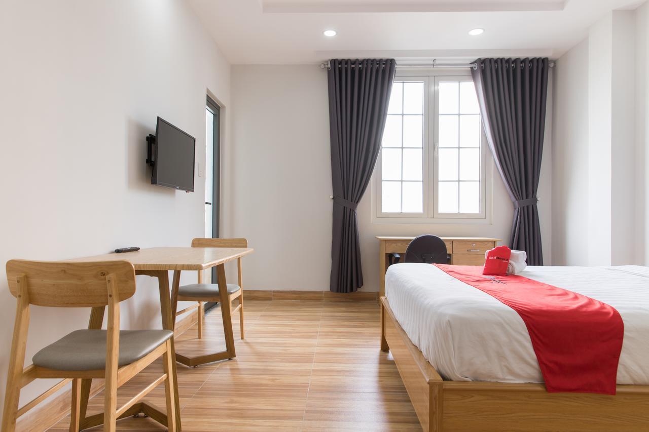Reddoorz Premium Near E-Town Hotel Ho Chi Minh City Exterior photo