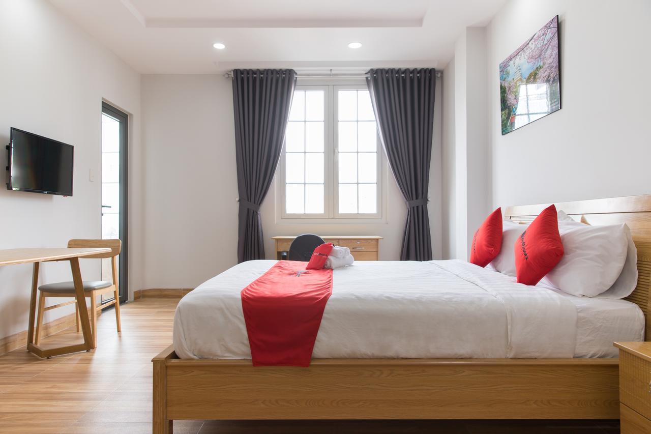 Reddoorz Premium Near E-Town Hotel Ho Chi Minh City Exterior photo