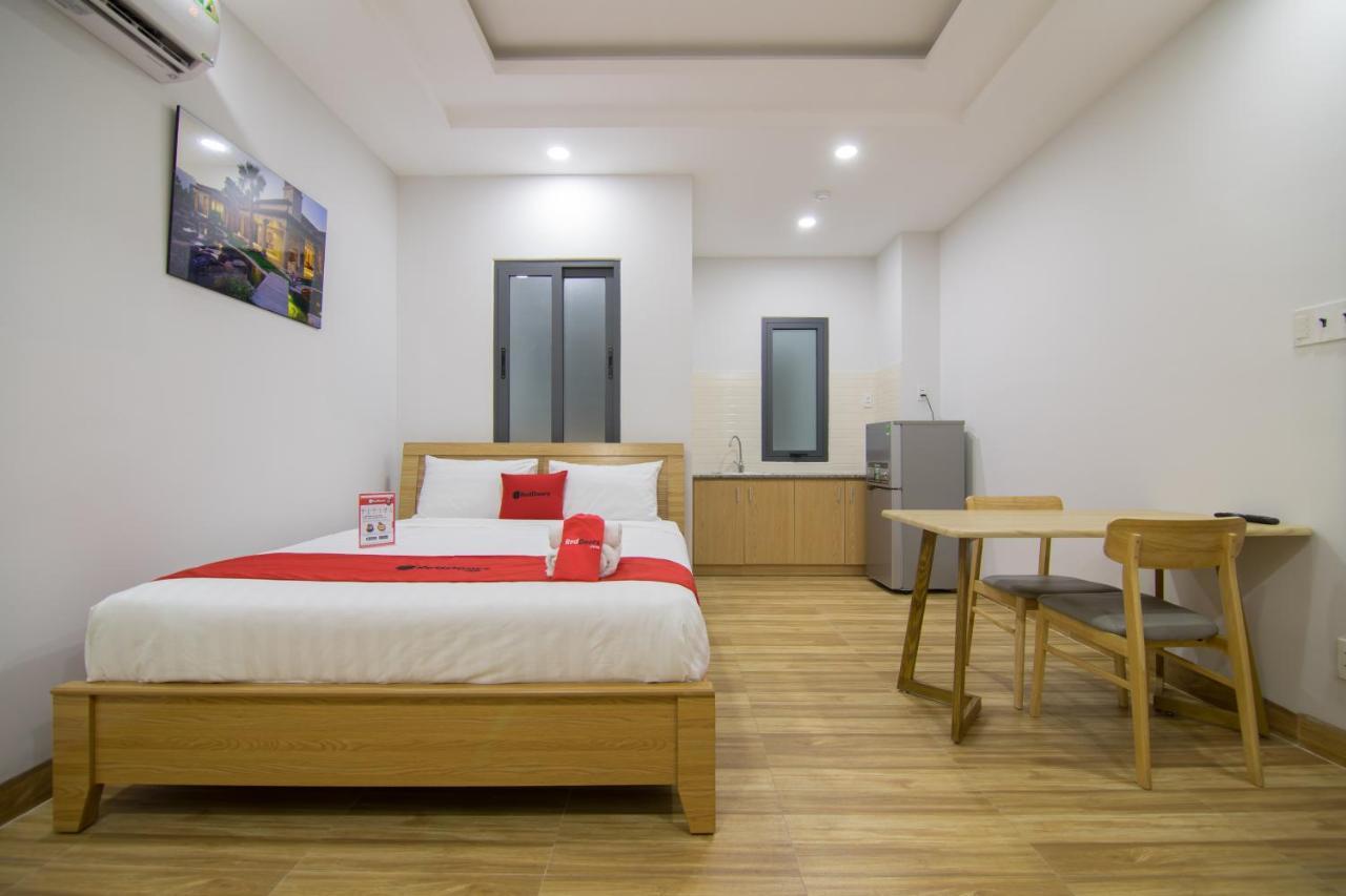 Reddoorz Premium Near E-Town Hotel Ho Chi Minh City Exterior photo