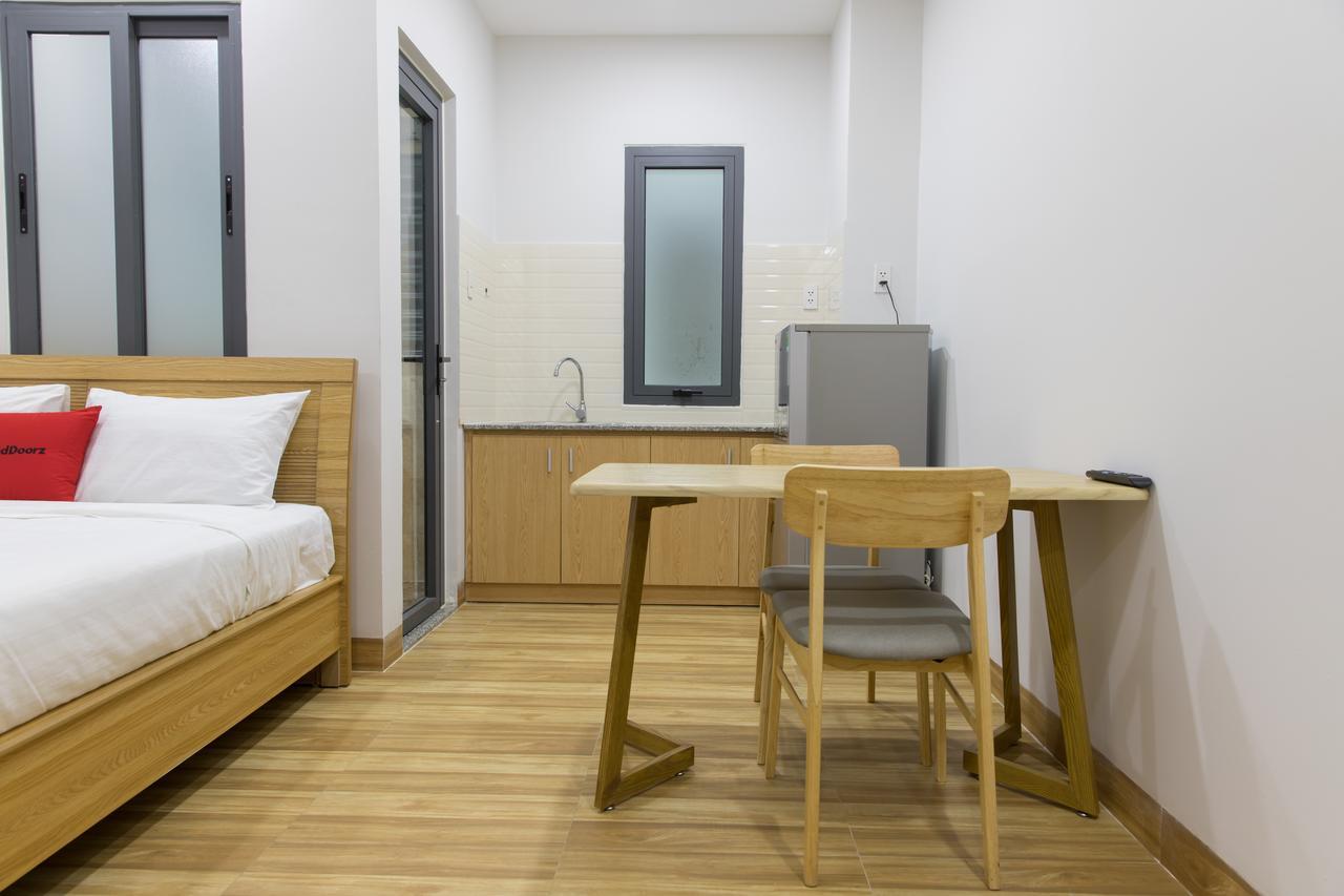 Reddoorz Premium Near E-Town Hotel Ho Chi Minh City Exterior photo