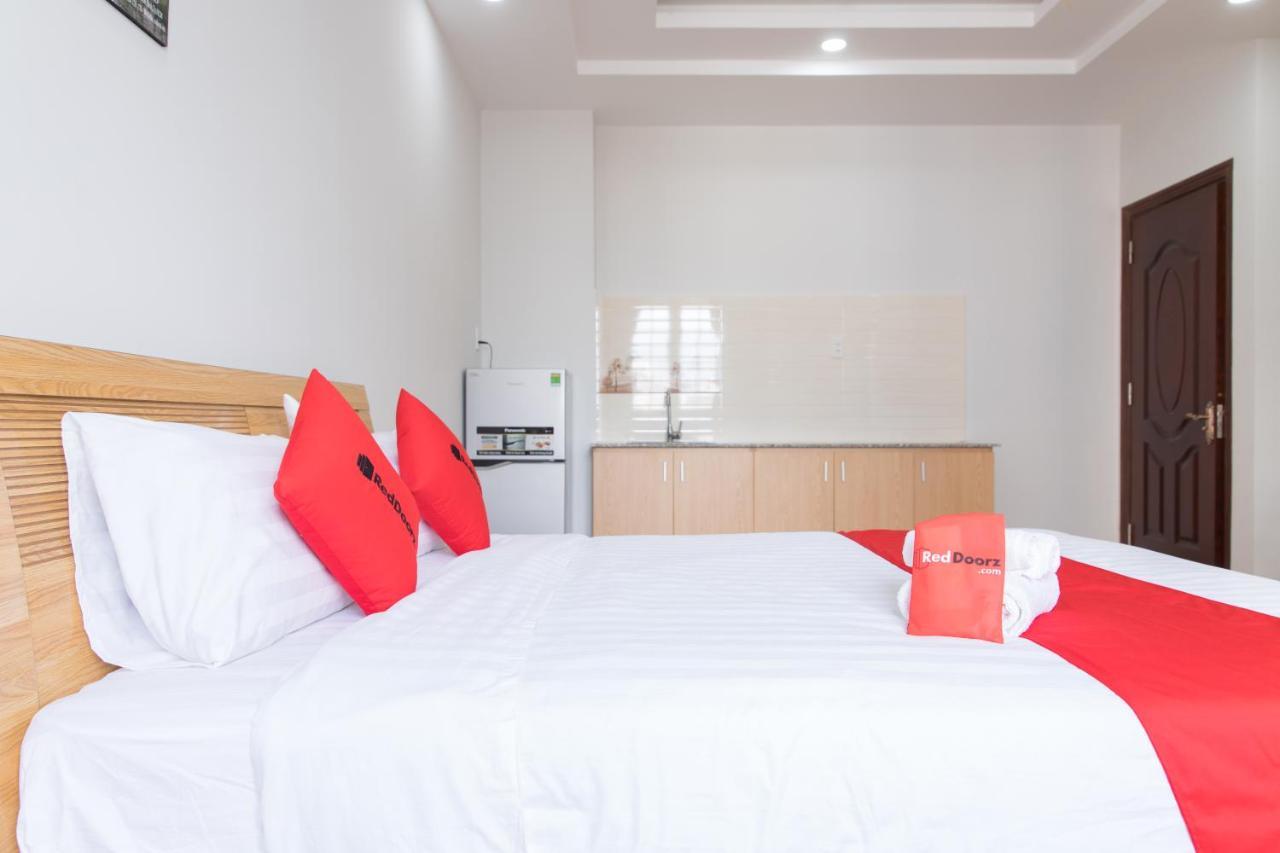 Reddoorz Premium Near E-Town Hotel Ho Chi Minh City Exterior photo