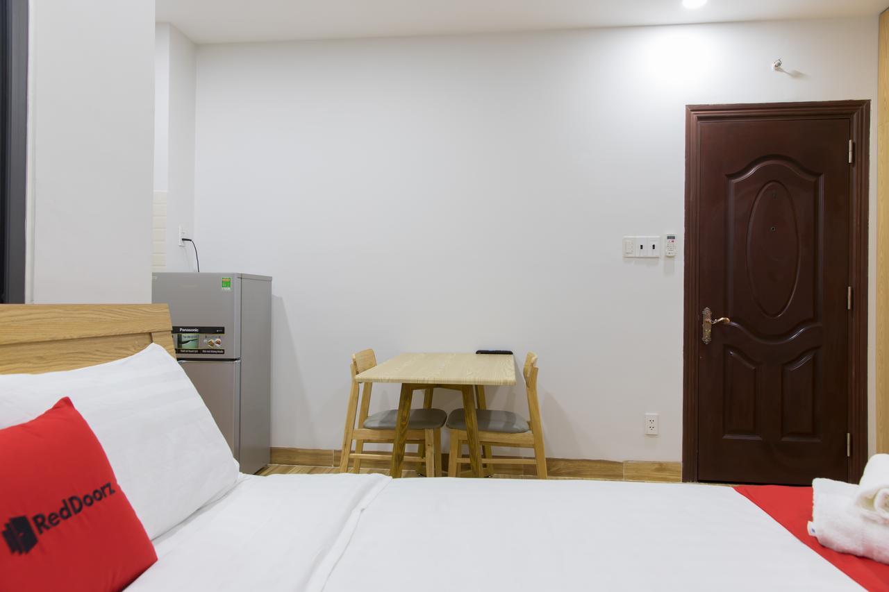 Reddoorz Premium Near E-Town Hotel Ho Chi Minh City Exterior photo