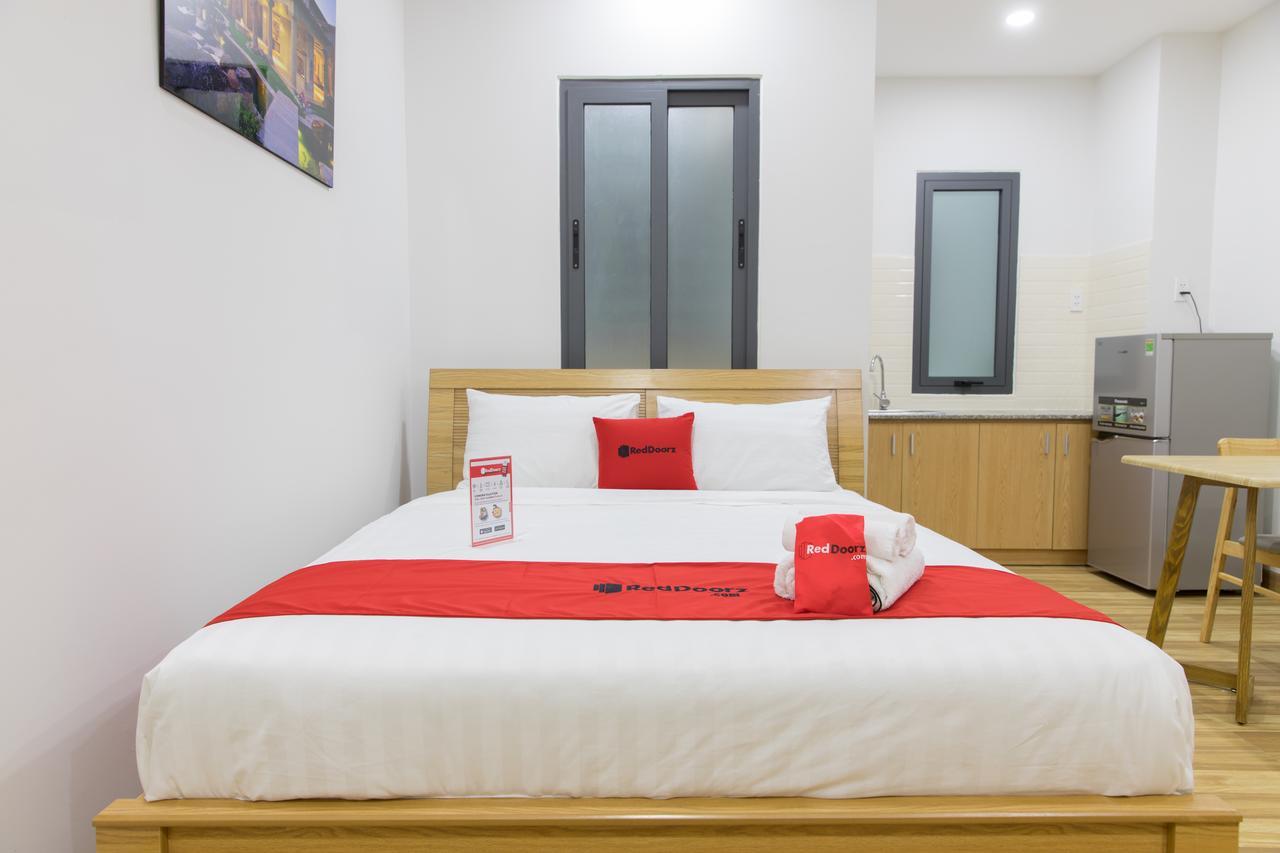 Reddoorz Premium Near E-Town Hotel Ho Chi Minh City Exterior photo