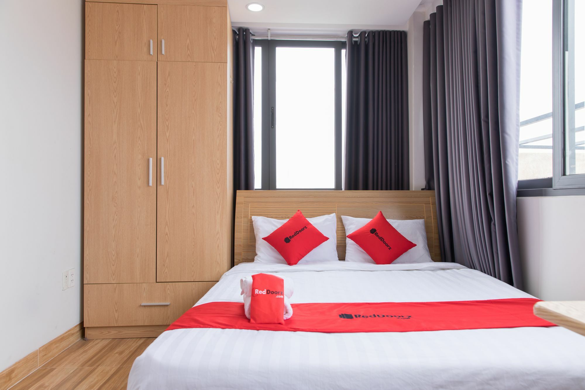 Reddoorz Premium Near E-Town Hotel Ho Chi Minh City Exterior photo
